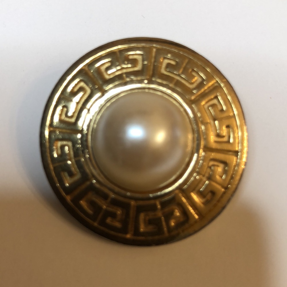 VINTAGE GIVENCHY GOLD TONE AND PEARL ROUND CLIP-ON EARRINGS - Picture 6 of 15